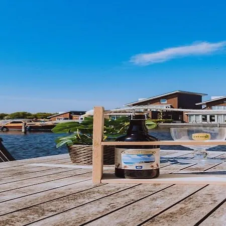 Houseboat With Dishwasher, Close To Amsterdam Feriehus
