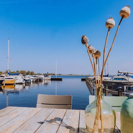 Feriehus Houseboat With Dishwasher, Close To Amsterdam *