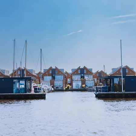 Houseboat With Dishwasher, Close To Amsterdam *