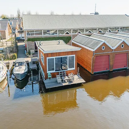 Houseboat In Netherlands With Private Dock בית נופש