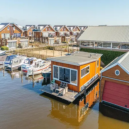בית נופש Houseboat In Netherlands With Private Dock