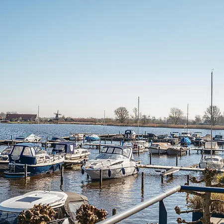 Houseboat In Netherlands With Private Dock 度假居